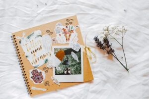 Read more about the article The Ultimate Guide to Scrapbooking and How to Decorate Your First One
